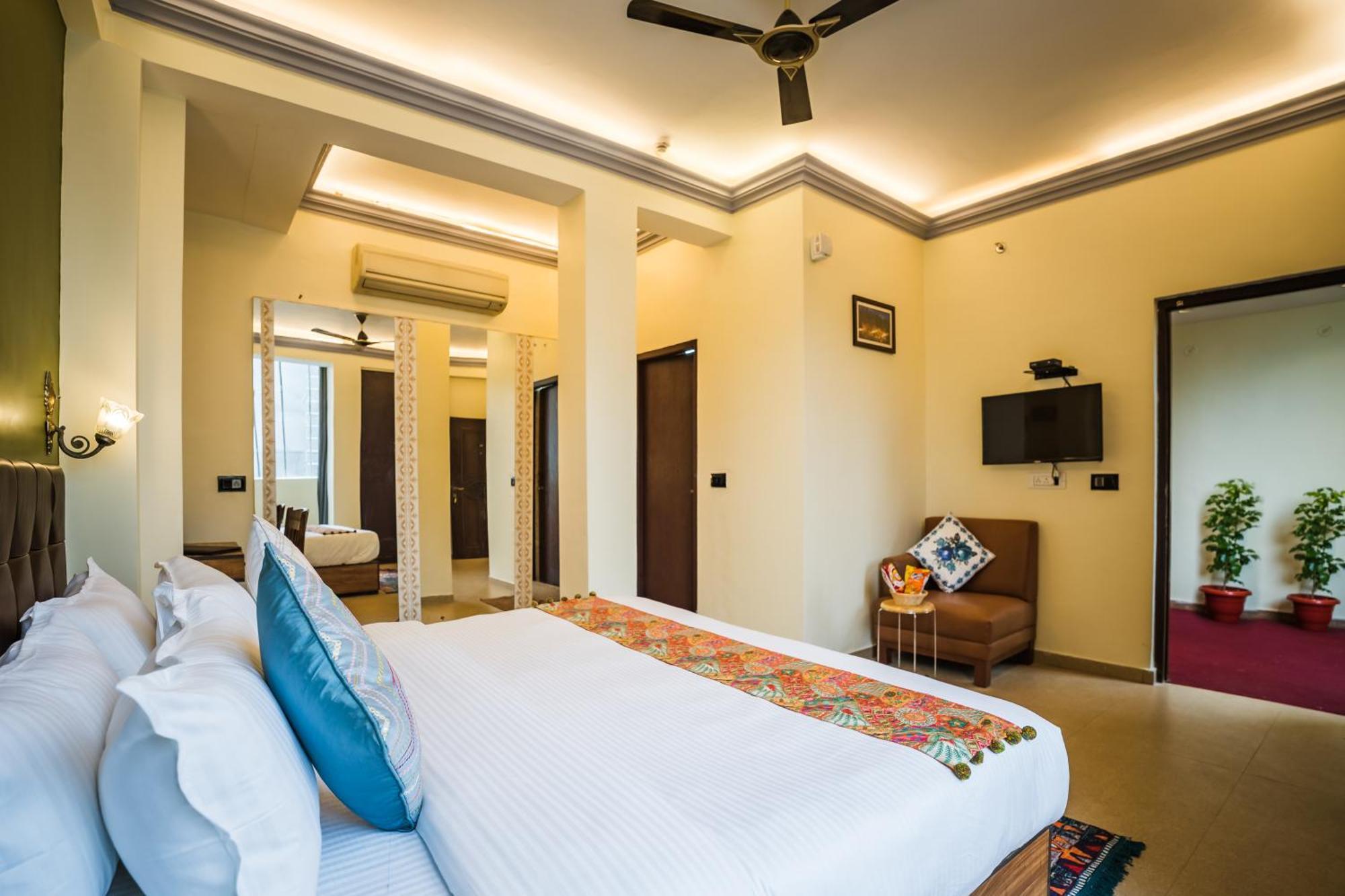 Tripli Hotels Silver Shine Varanasi Exterior foto