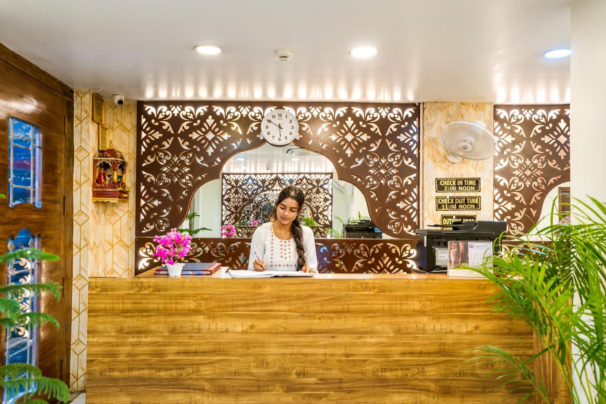 Tripli Hotels Silver Shine Varanasi Exterior foto