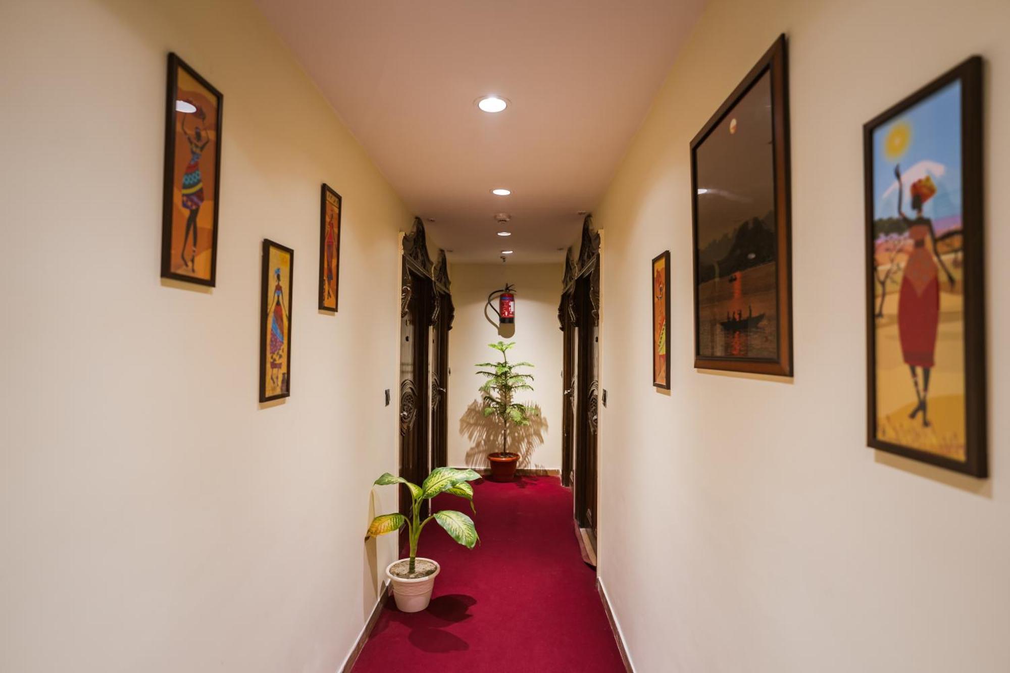Tripli Hotels Silver Shine Varanasi Exterior foto