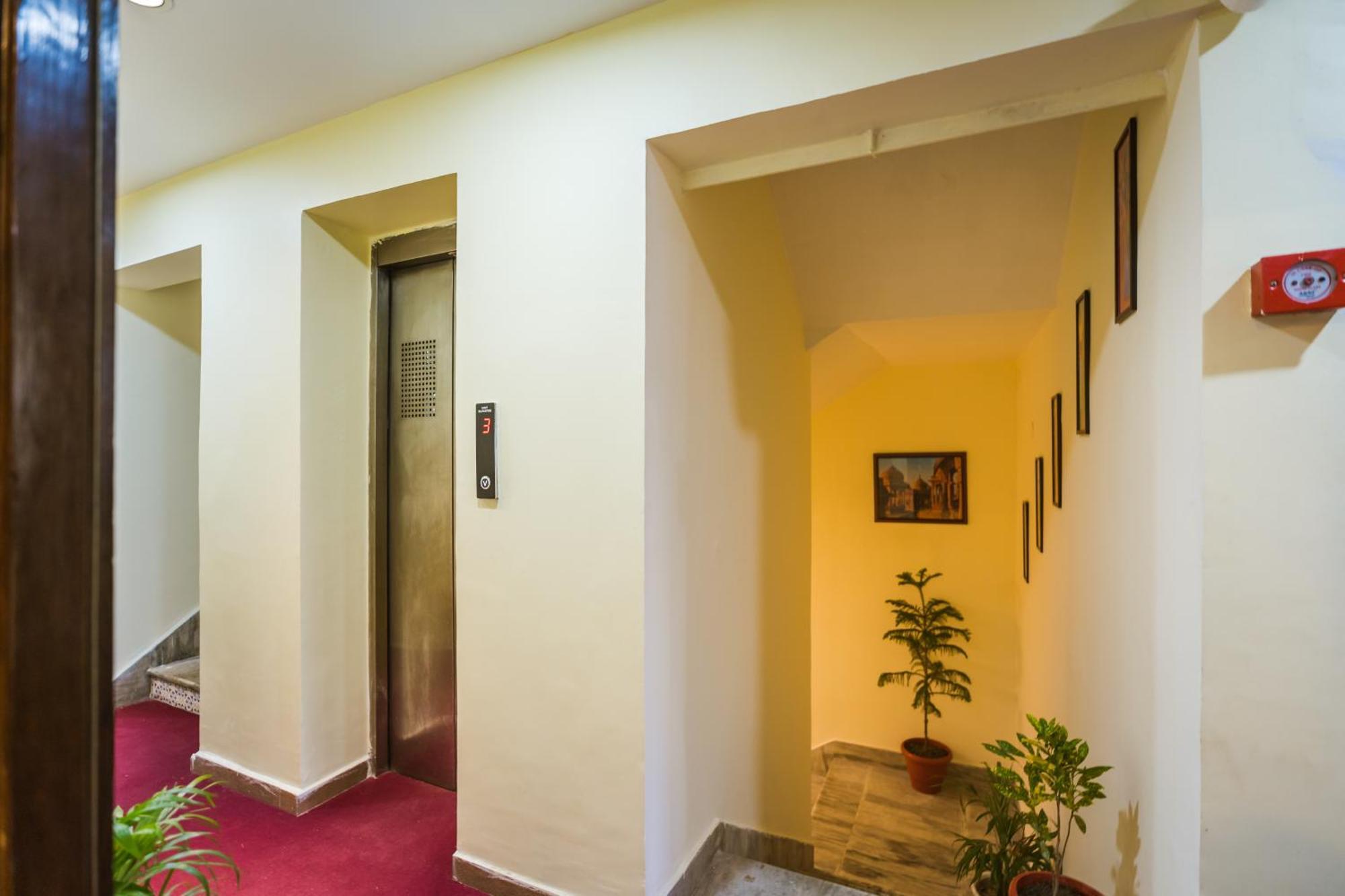 Tripli Hotels Silver Shine Varanasi Exterior foto